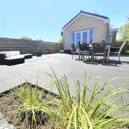 Huisje Britt Met Grote Tuin En Veel Privacy Dirkshorn Ngoại thất bức ảnh