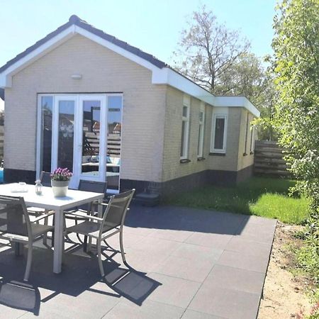 Huisje Britt Met Grote Tuin En Veel Privacy Dirkshorn Ngoại thất bức ảnh