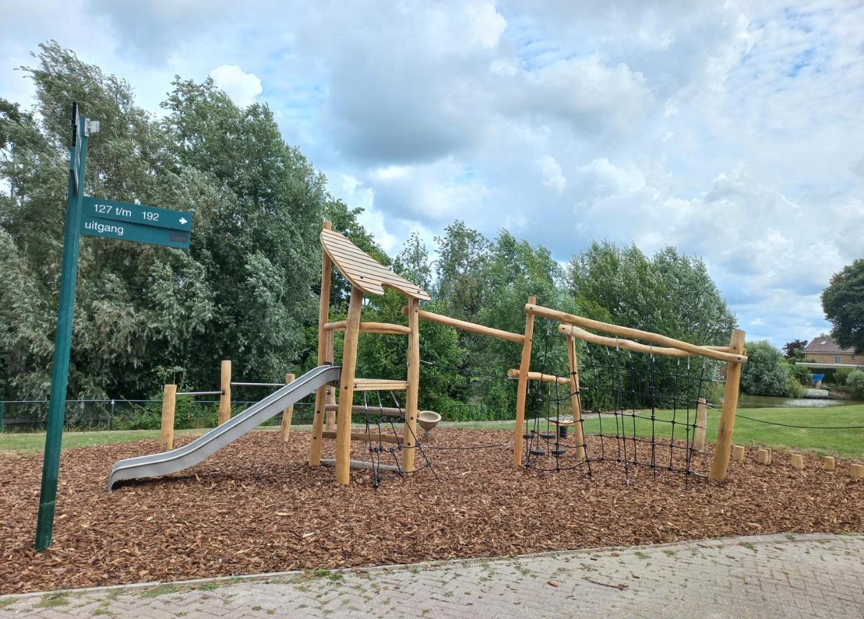 Huisje Britt Met Grote Tuin En Veel Privacy Dirkshorn Ngoại thất bức ảnh