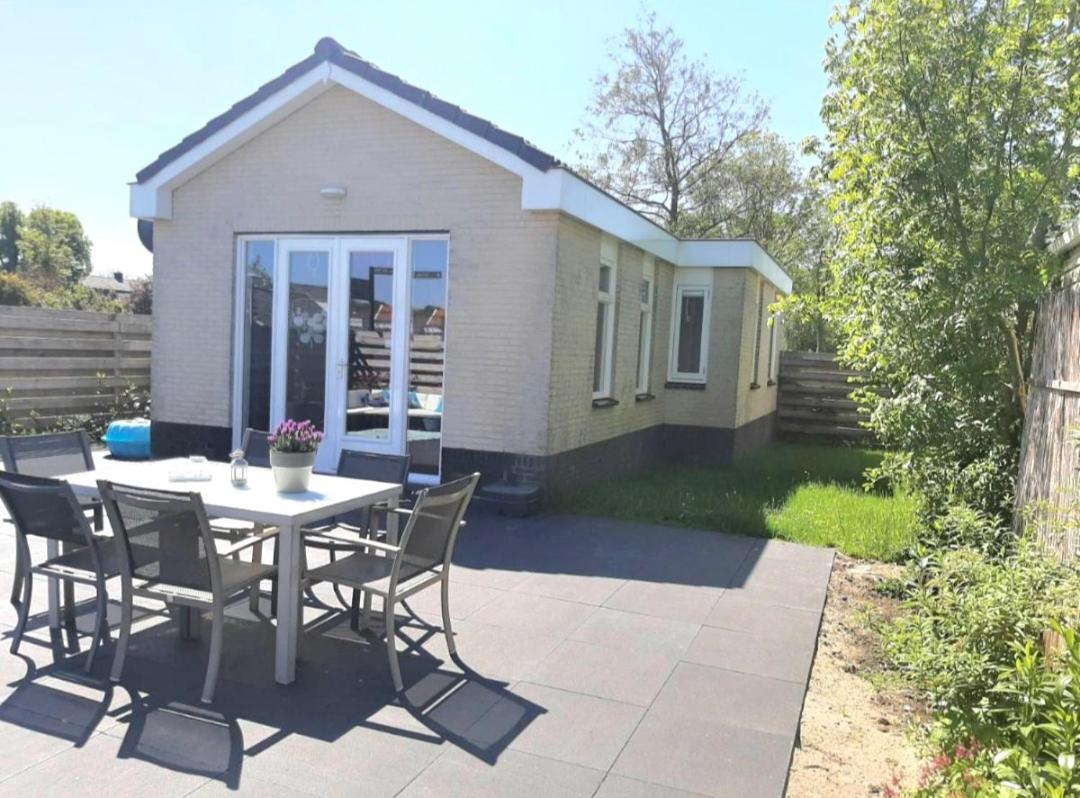 Huisje Britt Met Grote Tuin En Veel Privacy Dirkshorn Ngoại thất bức ảnh