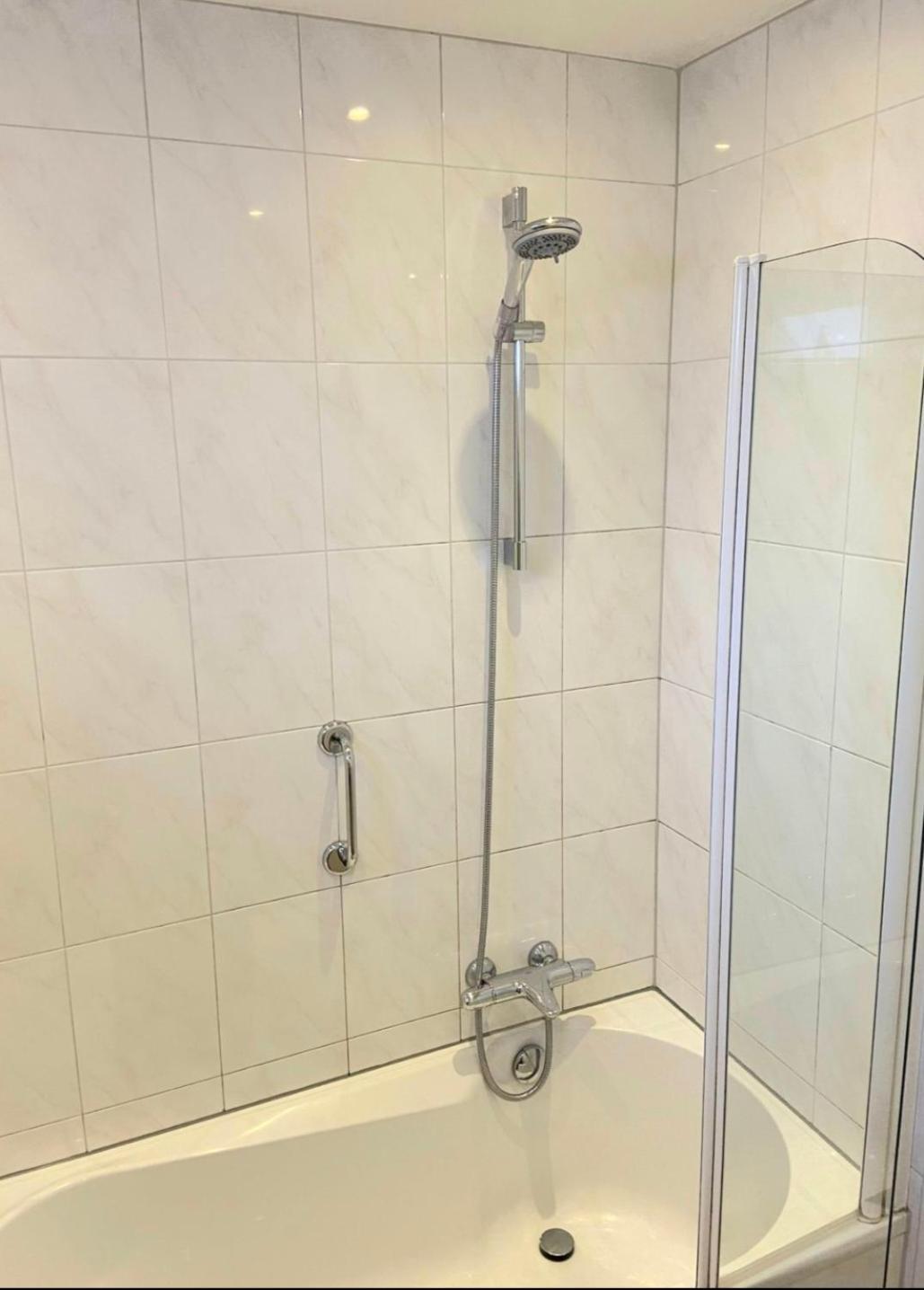 Huisje Britt Met Grote Tuin En Veel Privacy Dirkshorn Ngoại thất bức ảnh